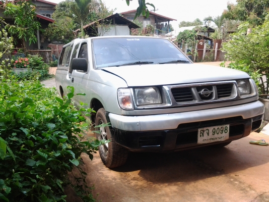 ขายด่วน นิสสันฟอรนเทีย  เครื่องเจ ติดแก๊ส LPG นิ่งมาก สภาพเยี่ยมราคาถูก
