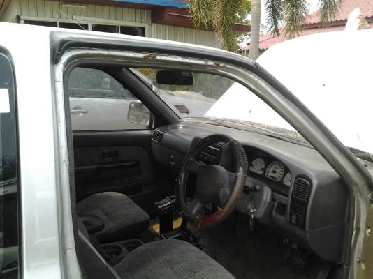 ขายด่วน นิสสันฟอรนเทีย  เครื่องเจ ติดแก๊ส LPG นิ่งมาก สภาพเยี่ยมราคาถูก