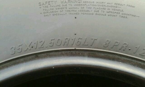 ขาย ยางMud MAXXIS 8060 Trepador  35R16ปี12