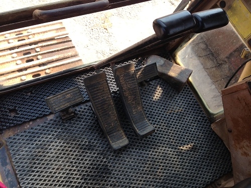 ขายรถแบคโฮ CAT E200B นำเข้าจากญี่ปุ่น หรือขายดาวน์ 450000 บาท มี VDO ครับ สภาพสวย คอนโทรลสั้น ติดต่อ 089-8368497/081-2990958