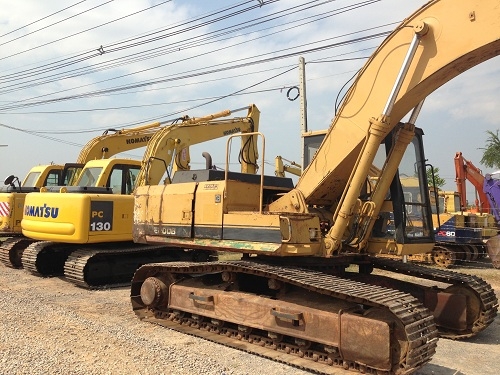 ขายรถแบคโฮ CAT E200B นำเข้าจากญี่ปุ่น หรือขายดาวน์ 450000 บาท มี VDO ครับ สภาพสวย คอนโทรลสั้น ติดต่อ 089-8368497/081-2990958