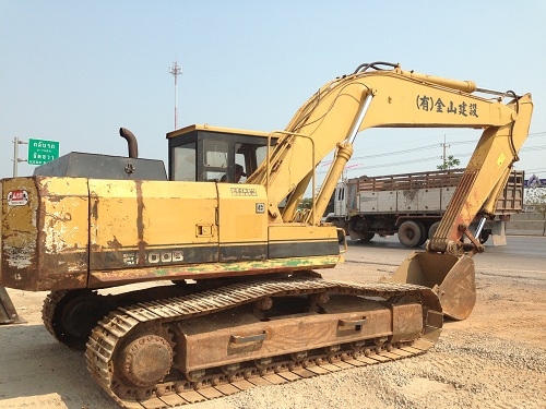 ขายรถแบคโฮ CAT E200B นำเข้าจากญี่ปุ่น หรือขายดาวน์ 450000 บาท มี VDO ครับ สภาพสวย คอนโทรลสั้น ติดต่อ 089-8368497/081-2990958