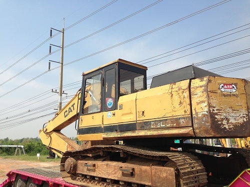 ขายรถแบคโฮ CAT E200B นำเข้าจากญี่ปุ่น หรือขายดาวน์ 450000 บาท มี VDO ครับ สภาพสวย คอนโทรลสั้น ติดต่อ 089-8368497/081-2990958