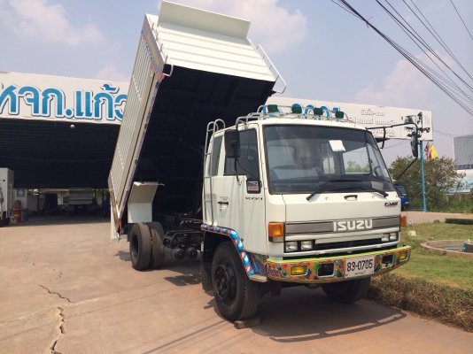 แก้วอนงค์กลการ (คุณ ป้อม) รถสวย สภาพดี  Isuzu ดั๊มเกรษ 195เเรง