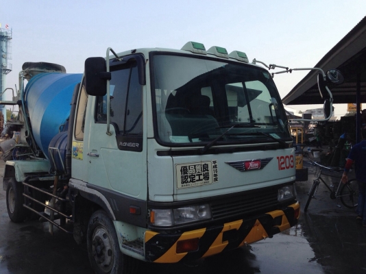 ขายรถโม่ปูน HINO เครื่อง HO7D 195 แรงม้า โม่ 3 คิว  พร้อมใช้งาน