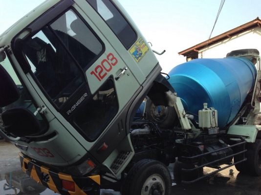 ขายรถโม่ปูน HINO เครื่อง HO7D 195 แรงม้า โม่ 3 คิว  พร้อมใช้งาน