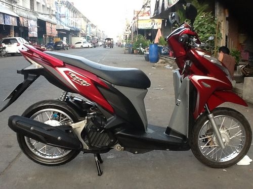 HONDA CLICK125iคอมบายเบรครถแค่8เดือนตัวใหม่ล่าสุดระบบหัวฉีด HONDA CLICK125iคอมบายเบรครถแค่8เดือนตัวใหม่ล่าสุดระบบหัวฉีด