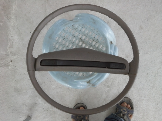 ขายพวงมาลัย  datsun