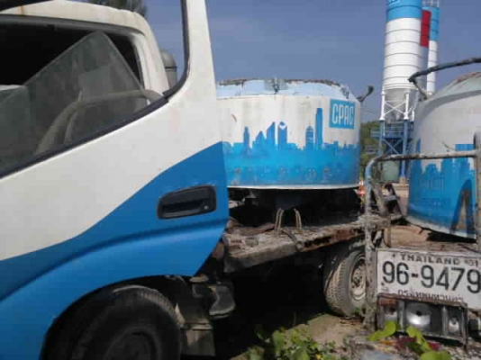 ขายรถ 4 ล้อใหญ่ หัวคัสซี HINO DUTRO 121 แรงม้า มีจำนวน 5 คัน ปี 2547 2 คัน ปี 2548 2 คัน ปี 2549 1 คัน ราคา 1450000