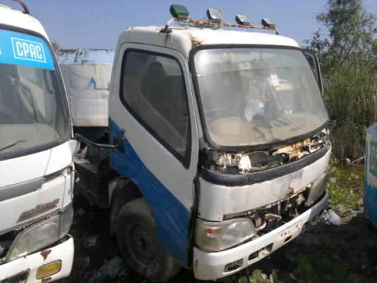 ขายรถ 4 ล้อใหญ่ หัวคัสซี HINO DUTRO 121 แรงม้า มีจำนวน 5 คัน ปี 2547 2 คัน ปี 2548 2 คัน ปี 2549 1 คัน ราคา 1450000