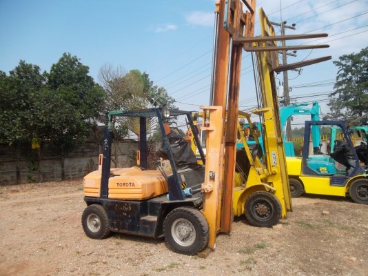 ขายรถยกโฟค์ลิฟโคมัสสุ FD25-14 ดีเซล เสาสูง4เมตร ก. ออโต้