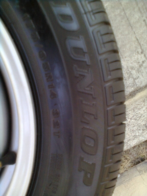 ปรับราคาใหม่ขายยางป้ายแตงใหม่ๆ dunlopยางปี 4312 ขนาด 175/65R14 พร้อมกะทะเหล็ก  1 ชุด