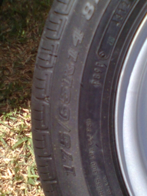 ปรับราคาใหม่ขายยางป้ายแตงใหม่ๆ dunlopยางปี 4312 ขนาด 175/65R14 พร้อมกะทะเหล็ก  1 ชุด