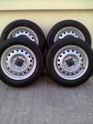 ปรับราคาใหม่ขายยางป้ายแตงใหม่ๆ dunlopยางปี 4312 ขนาด 175/65R14 พร้อมกะทะเหล็ก  1 ชุด