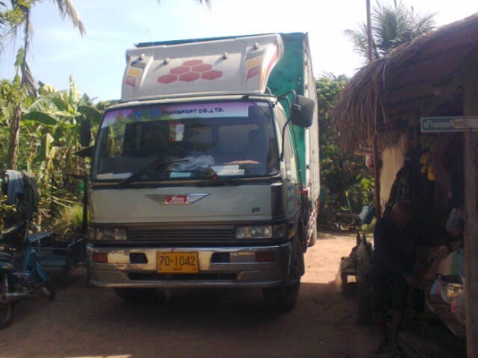 ต้องการขายรถ 6 ล้อ / ตู้แห้ง ปะตู 10 บาน ยาว 7.20 เมตร