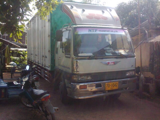 ต้องการขายรถ 6 ล้อ / ตู้แห้ง ปะตู 10 บาน ยาว 7.20 เมตร ต้องการขายรถ 6 ล้อ / ตู้แห้ง ปะตู 10 บาน ยาว 7.20 เมตร