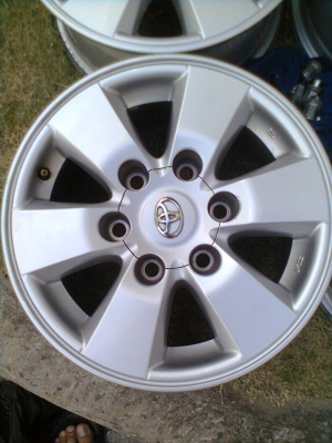 ขายแม็ก toyota 6 รู  ขอบ 15   4วง พร้อมน๊อต 24 ตัว