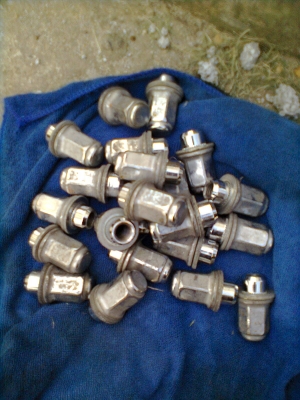 ขายแม็ก toyota 6 รู  ขอบ 15   4วง พร้อมน๊อต 24 ตัว