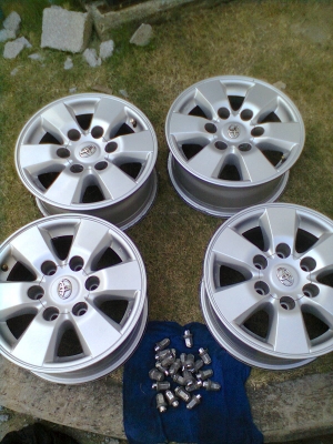 ขายแม็ก toyota 6 รู  ขอบ 15   4วง พร้อมน๊อต 24 ตัว