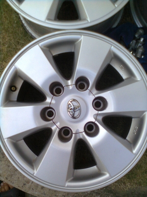 ขายแม็ก toyota 6 รู  ขอบ 15   4วง พร้อมน๊อต 24 ตัว