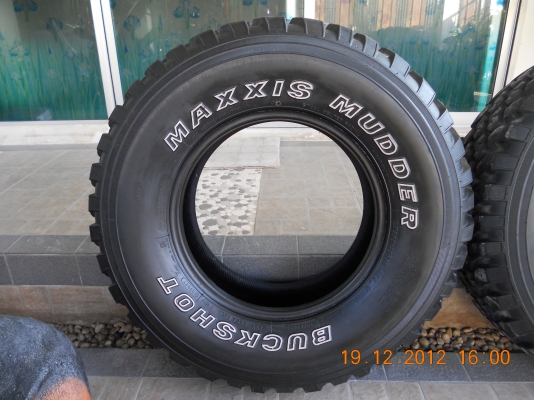 ขายยางMAXXIS  BUCKSHOT  265/75/16  ปี10