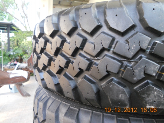 ขายยางMAXXIS  BUCKSHOT  265/75/16  ปี10