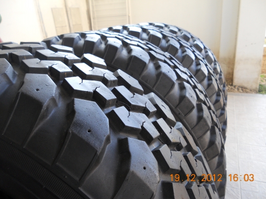 ขายยางMAXXIS  BUCKSHOT  265/75/16  ปี10