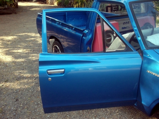 ขายดัทสันช้างเหยียบ 620 สี่ขอไฟนอน สีน้ำเงินสด ติดเครื่องเสียง กระจังหน้าแว่น ล้อแม็ก ทะเบียนเต็ม มีบริการส่งด้วยคับ