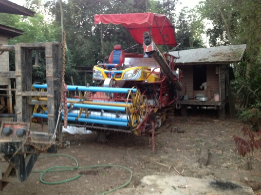 ขายรถเกี่ยวข้าวจ้าวช้างไวไฟหน้าวีโก้