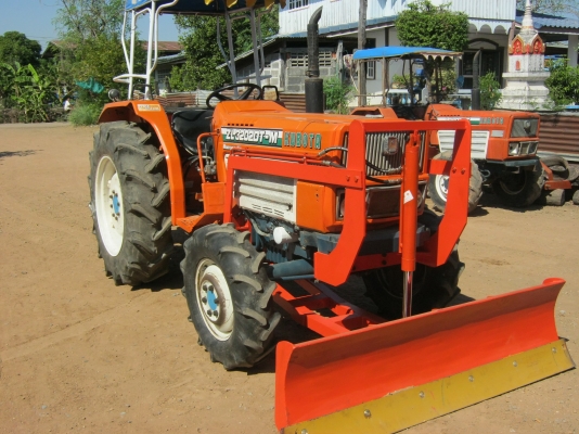 ขายด่วนรถไถนาคูโบต้า zl 3202 dt-m 4wd 2เพลาพวงมาลัยเพาเวอร์ พร้อมอุปกรณ์ผาน lcs 6x22พร้อมใช้ครับ.....