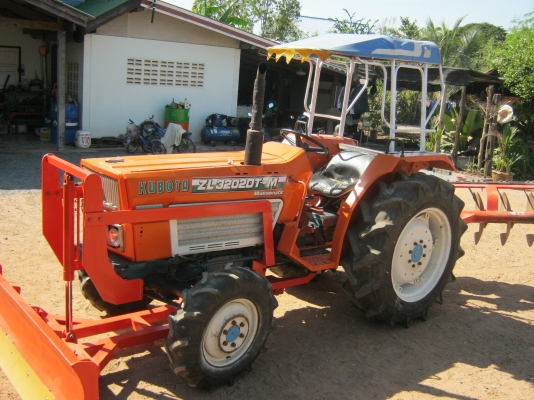 ขายด่วนรถไถนาคูโบต้า zl 3202 dt-m 4wd 2เพลาพวงมาลัยเพาเวอร์ พร้อมอุปกรณ์ผาน lcs 6x22พร้อมใช้ครับ.....