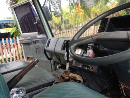 รถอิซูซุ 10 ล้อดั๊ม FVZ เปลื่ยนเครื่อง 230 แรงม้า ปี 39  สนใจติดต่อ 081 - 6079515