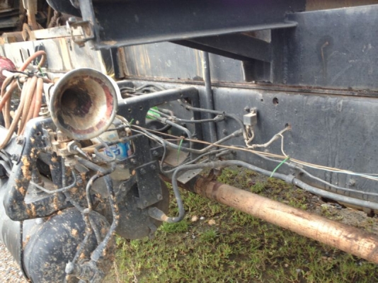 รถอิซูซุ 10 ล้อดั๊ม FVZ เปลื่ยนเครื่อง 230 แรงม้า ปี 39  สนใจติดต่อ 081 - 6079515