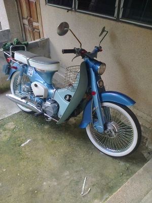 ขายมอเตอร์ไซค์ c100 มีทะเบียน พ่วงดรีมสตาร์ทมือสีแดง