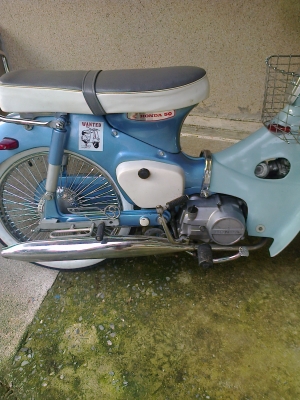 ขายมอเตอร์ไซค์ c100 มีทะเบียน พ่วงดรีมสตาร์ทมือสีแดง