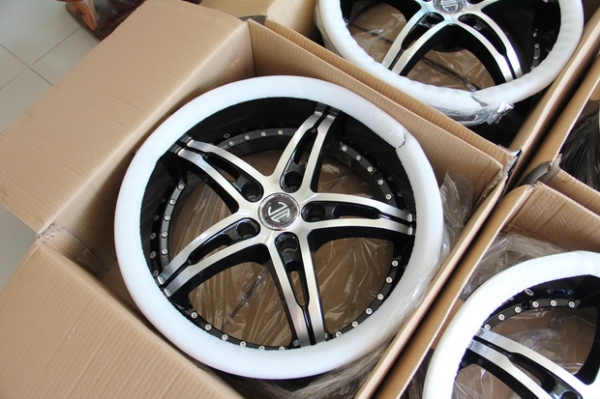 ฝากด้วยคับ ล้อขอบ18" ของใหม่ 5/120 กว้าง7.5 ออฟ 40 ราคาโดนใจ
