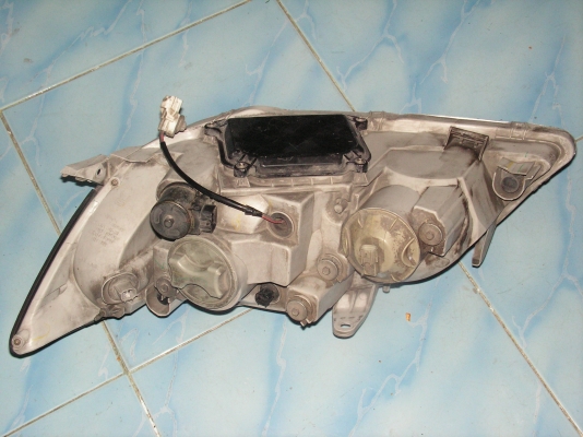 โคมไฟหน้าคัมรี่พี่ที่อยู่ปทุมวันรับไปดูเเลต่อเเล้วครับ