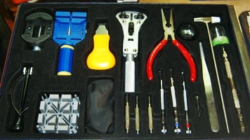 ชุดเครื่องมือซ่อมนาฬิกาอย่างดี ครบเซต 20 ชิ้น สำหรับงานซ่อมนาฬิกาข้อมือโดยเฉพาะ  สามารถเปิดร้านขนาดย่อมๆหรือมีไว้ติดบ้านได้เป็นอย่างดี