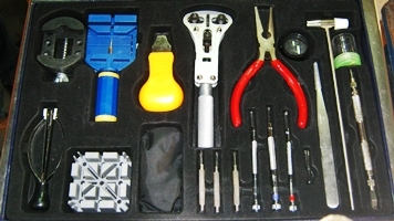 ชุดเครื่องมือซ่อมนาฬิกาอย่างดี ครบเซต 20 ชิ้น สำหรับงานซ่อมนาฬิกาข้อมือโดยเฉพาะ  สามารถเปิดร้านขนาดย่อมๆหรือมีไว้ติดบ้านได้เป็นอย่างดี