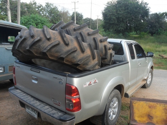 ขายแล้วครับ ขอบคุณ..หัวหน้าส่งเสริมอ้อย เขต อ.เลาขวัญ รง.มิตรผล ด่านช้างและเพื่อน ที่มารับยางถึงที่ร้านครับ