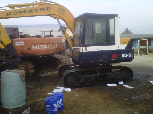 ขายรถแมคโครPC60-5 สภาพพร้อมใช้ เอกสารอินวอย สนใจติดต่อ บอย 085-156-2314