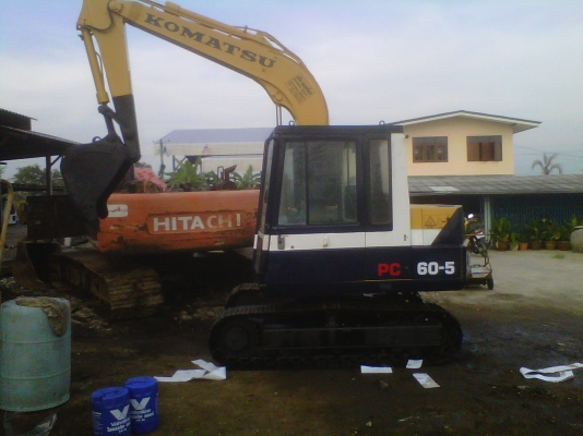 ขายรถแมคโครPC60-5 สภาพพร้อมใช้ เอกสารอินวอย สนใจติดต่อ บอย 085-156-2314