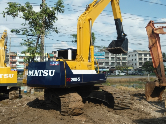 ขายรถแมคโครPC200-5 สภาพพร้อมใช้ ไฟฟ้าครบ แอร์เย็น เครื่องเสียงดัง