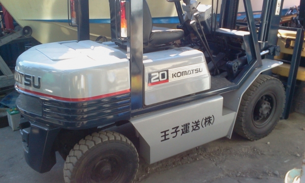 ** FORKLIFT KOMATSU 2TON **