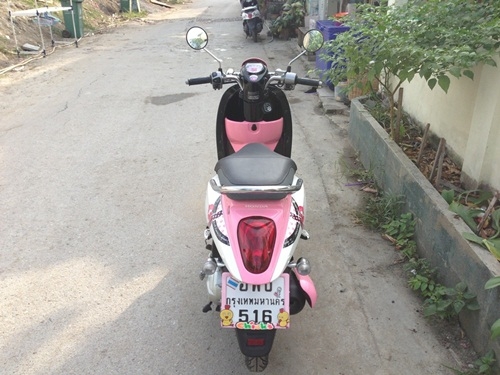 ขายhonda scoopy สีชมพูขาวปี2555 ขายhonda scoopy สีชมพูขาวปี2555