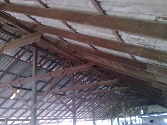 ขายโครงสร้างไม้เก่า ขนาดใหญ่ จำนวนมาก  ไม้เต็ง สภาพสวย ราคาถูก  ครับ  081-1755103