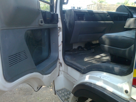 รถ 6 ล้อ เทเลอร์บรรทุกรถเกี่ยว HINO FD 3 H 195 แรงม้า