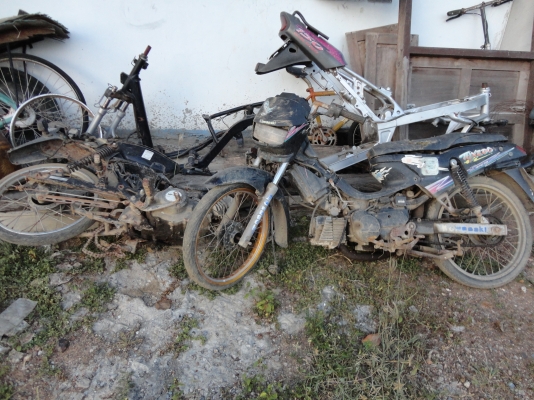 ขายมอไซค์เก๋าเก่า 2 คันพร้อมทะเบียนสนใจโทน.081-005-8785