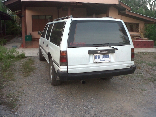 ขายรถอีซุซุ แวน สีขาว รถบ้านเดิมๆ สภาพดี เจ้าของขายเอง ลดเหลือ 185000