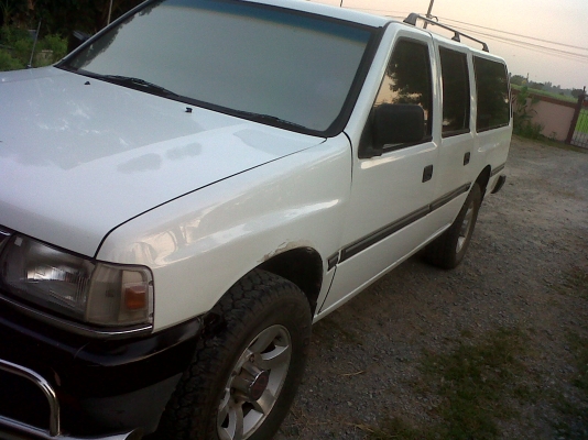 ขายรถอีซุซุ แวน สีขาว รถบ้านเดิมๆ สภาพดี เจ้าของขายเอง ลดเหลือ 185000